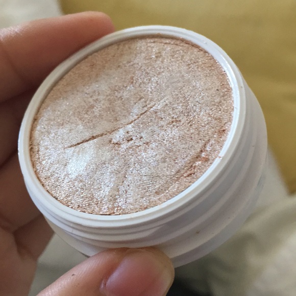 COLOURPOP Highlighter in Flexitarian ✨ - Picture 7 of 8